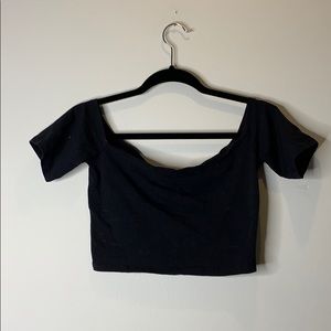 BLACK OFF THE SHOULDER STRETCHY CROP